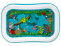 Une piscine gonflable avec un thème sous-marin, incluant une tortue, des poissons et des coraux.