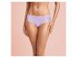 Culotte lilas avec de la dentelle sur les côtés.