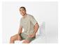 T-shirt et shorts homme, style décontracté.