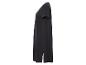 Robe t-shirt noire, coupe droite, style minimaliste.