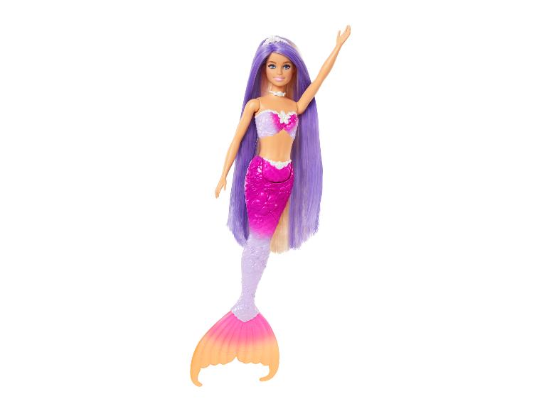 Poupée sirène aux longs cheveux violets, haut rose et violet, et queue de sirène colorée.