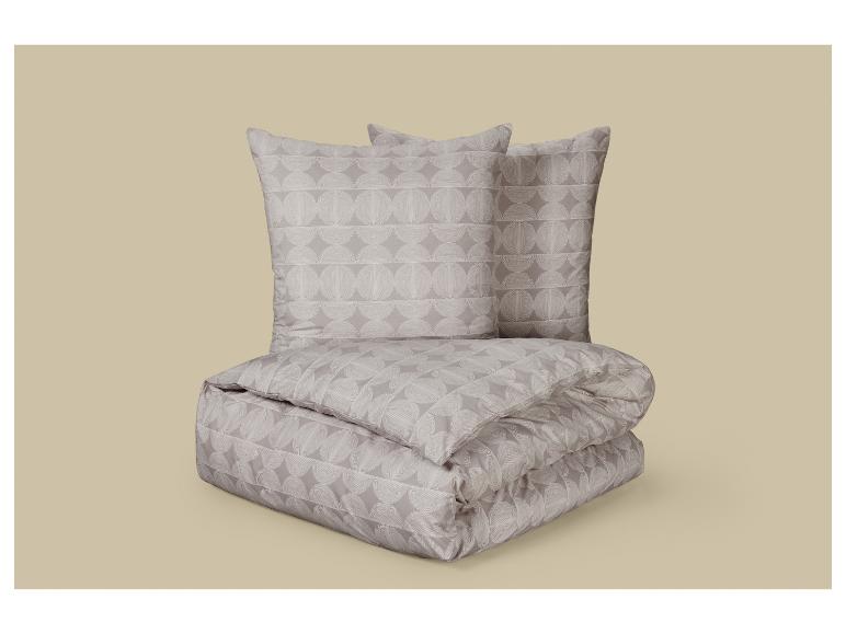 Housse de couette et deux oreillers à motif géométrique dans les tons gris.