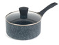 Une casserole avec un couvercle en verre