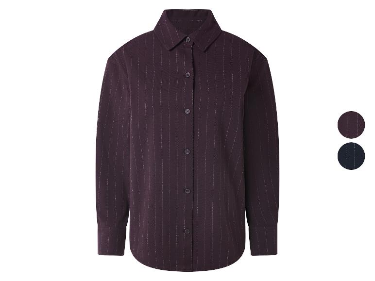 Chemise femme violette à fines rayures et boutons, avec échantillons de couleur à côté.