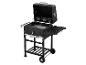 Barbecue noir sur chariot avec grille et tablettes latérales.