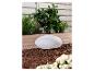 Luminaire extérieur en forme de galet, décor de jardin.