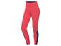 Leggings rouges avec des accents bleus.