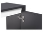 Un placard gris avec une porte ouverte et une charnière.