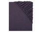 Un drap-housse de couleur gris foncé.