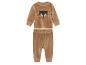 Un ensemble bébé beige avec un motif de renard et d'étoiles.