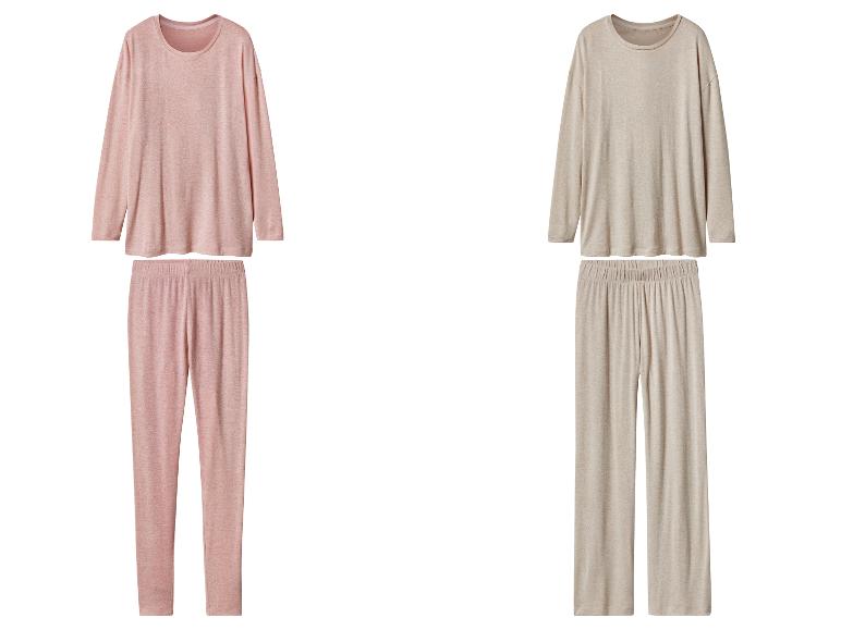 Deux ensembles de hauts à manches longues et pantalons en rose et beige