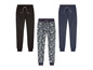 Pantalons de survêtement noirs, bleus et camouflage.
