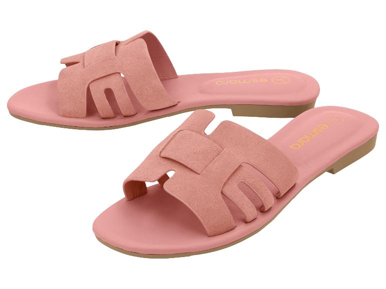 Sandales plates roses pour femmes avec un design de lanières entrelacées.