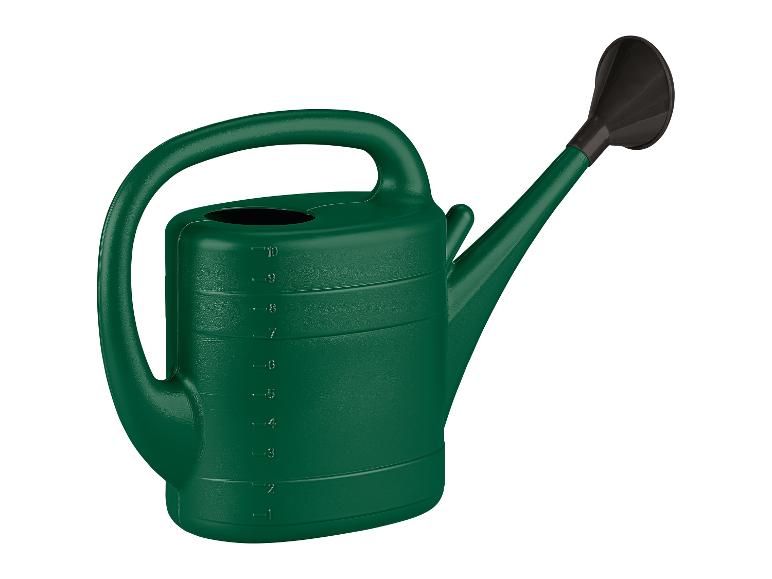 Arrosoir vert avec pommeau noir et échelle de mesure sur le côté