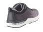 Des baskets noires et grises avec une semelle blanche.