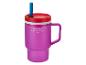 Mug enfant rose avec couvercle rouge, anneau blanc et paille bleue.