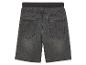 Shorts en jean gris foncé pour enfant, style décontracté.