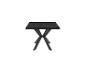 Table à manger noire avec plateau en bois et piètement métallique en forme de X