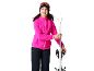 Fille souriante en veste polaire rose, pantalon de ski et lunettes, tenant des skis.