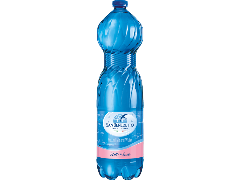 Eau minérale naturelle plate dans une bouteille bleue.