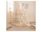 Structure d'escalade en bois pour enfants avec cordes et barreaux, décor soleil et nuages.