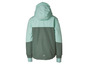 Une veste verte à capuche.