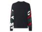 Un pull bleu marine avec un imprimé blanc, rouge et vert sur les manches.