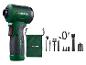 Aspirateur à main vert avec accessoires de nettoyage et câble de chargement.