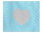 Tissu bleu clair avec un cœur argenté.