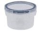 Récipient en plastique transparent avec couvercle.