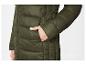 Doudoune vert olive avec une main dans la poche.