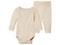 Un body à manches longues et un pantalon beige pour bébé