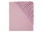 Drap rose avec coins élastiques.