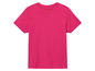 Un t-shirt rose à manches courtes.