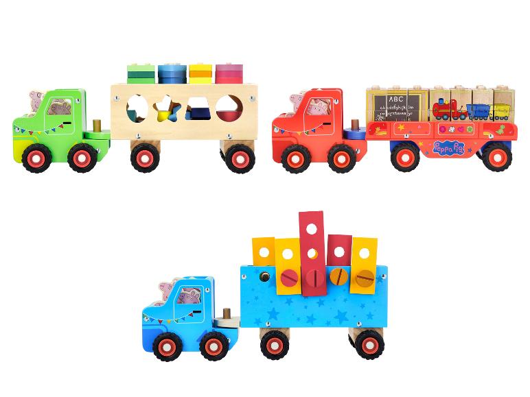 Trois camions jouets en bois, dont un sur le thème de Peppa Pig, avec des fonctions de tri de formes et d'empilage.