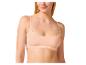 Une femme porte une bralette beige avec de la dentelle.