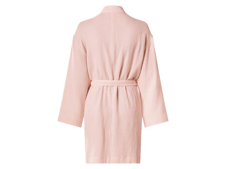 Peignoir rose avec ceinture, vue de dos.