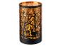 Lanterne décorative LED avec un motif de forêt et de cerfs, émettant une lueur orange chaude.