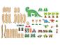 Rails de train en bois, figurines de dinosaures et autres éléments pour jouer aux dinosaures.