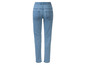 Un jean bleu pour femmes.