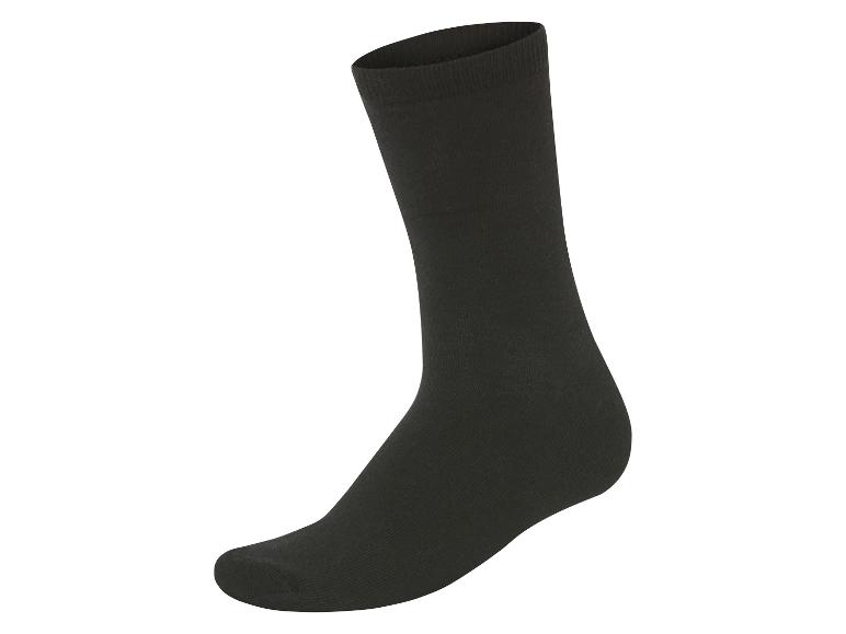 Une chaussette noire unie.