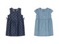 Deux robes en jean pour filles, l'une avec des palmiers et l'autre avec des cœurs.