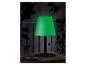 Lampe de table verte à éclairage LED sur une table en bois.