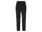 Un pantalon noir à coupe ajustée.