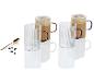 Trois verres striés avec du café, une cuillère dorée et des grains de café.