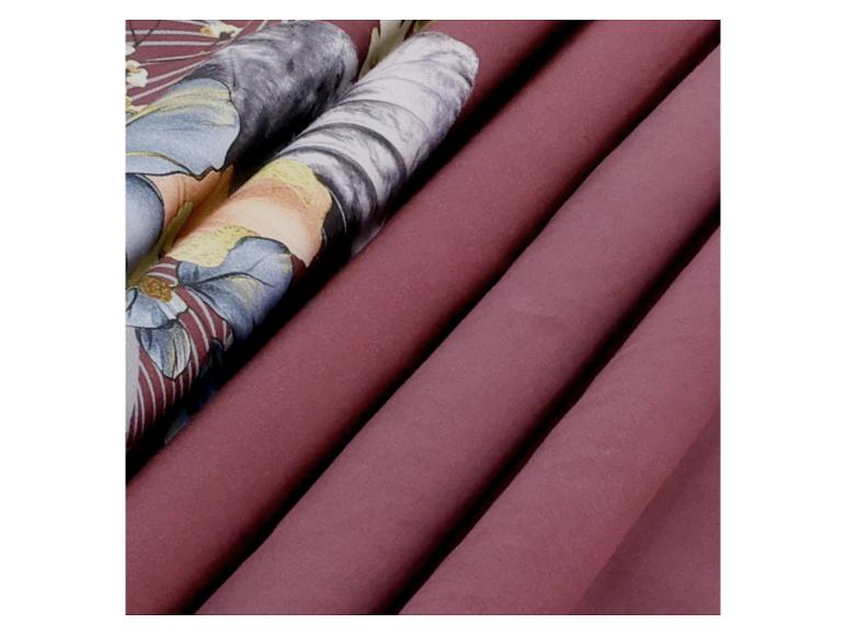 Tissu brun avec imprimé floral.