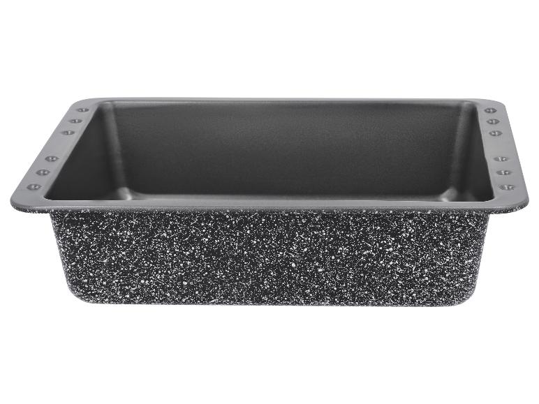 Moule à pain rectangulaire gris foncé avec des taches blanches, pour le pain ou les gâteaux.