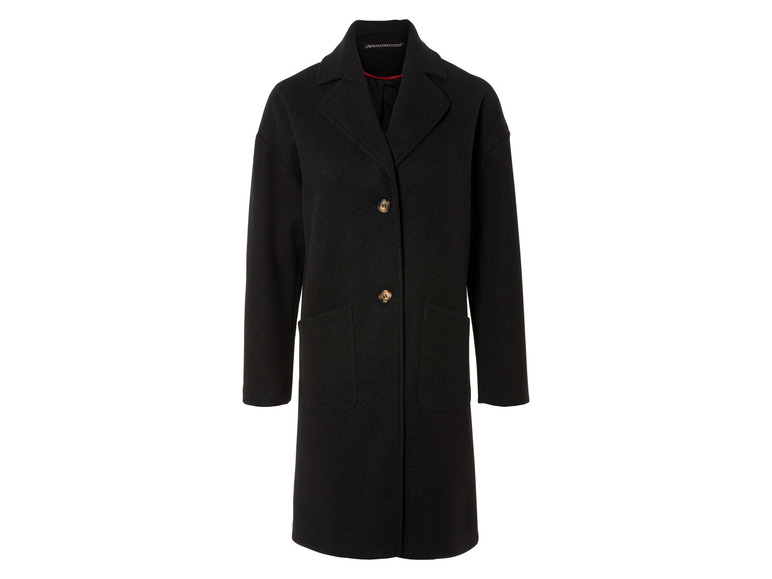 Un manteau en laine noir à boutons.