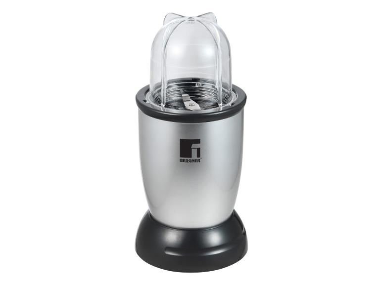 Un mixeur compact argenté et noir avec le logo Bergner.