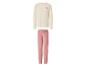 Pyjama enfant: haut crème à manches longues avec cœur rose et pantalon en velours rose.